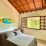 Casa Ideal Em Condominio Fechado A 200M Da Praia Maranduba, Area De Lazer Completa